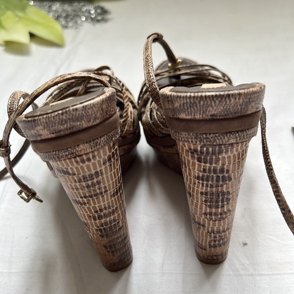 ⭐️BCBGMAXAZRIA Women’s Laurol Mushroom Printed WEDGE HEELS Strap Shoes Size 6⭐️ - Picture 6 of 8